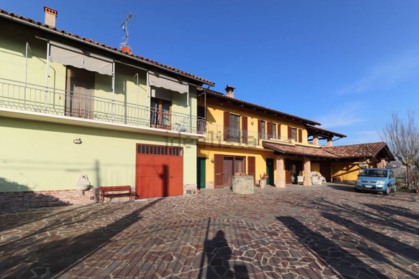 casa indipendente in vendita a Monforte d'Alba