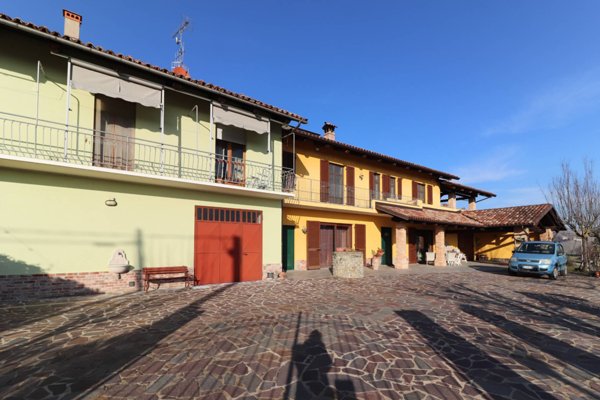 casa indipendente in vendita a Monforte d'Alba