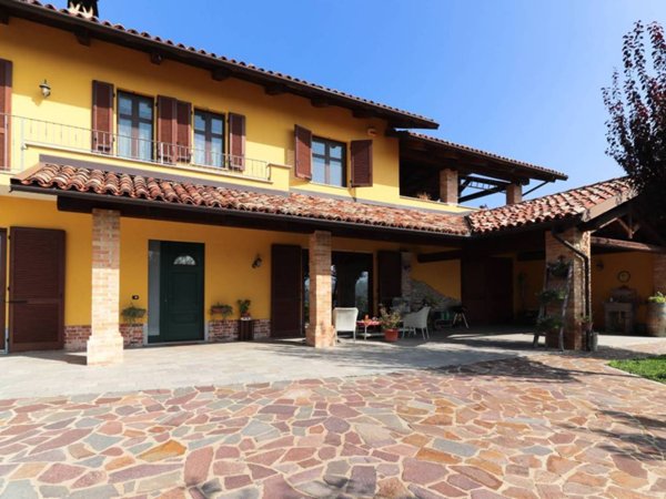 casa indipendente in vendita a Monforte d'Alba