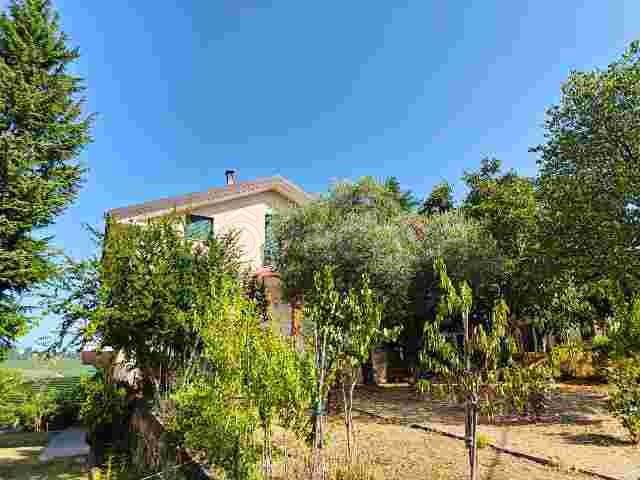 casa indipendente in vendita a Monforte d'Alba