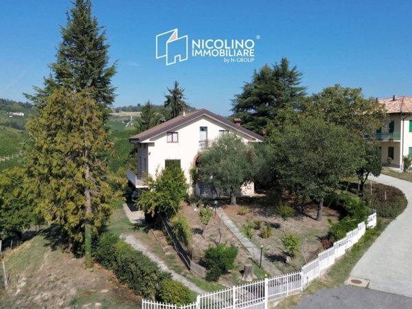 casa indipendente in vendita a Monforte d'Alba