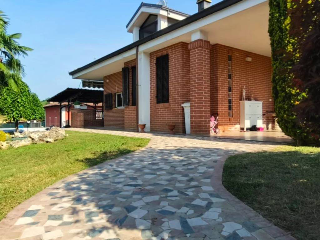 casa indipendente in vendita a Montà