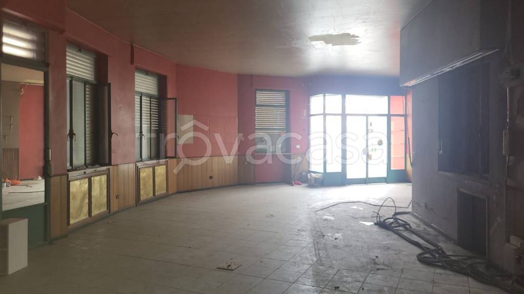 negozio in vendita a Montà