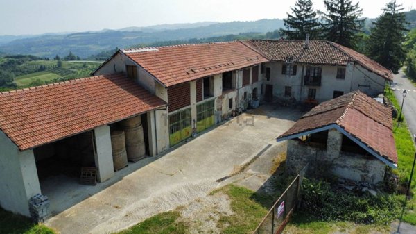 casale in vendita a Montelupo Albese