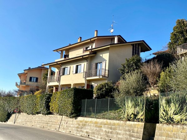 casa indipendente in vendita a Montelupo Albese