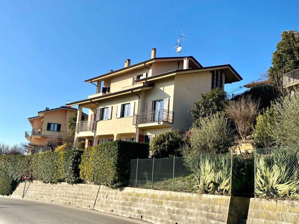 casa indipendente in vendita a Montelupo Albese