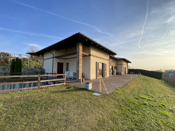 casa indipendente in vendita a Montelupo Albese