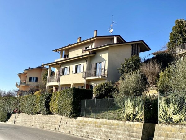 casa indipendente in vendita a Montelupo Albese