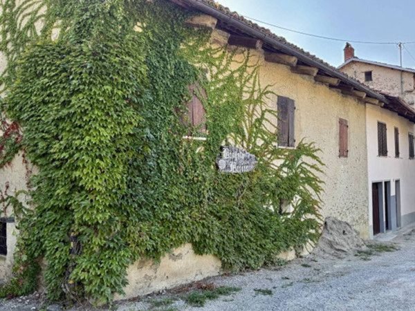 casale in vendita a Montelupo Albese