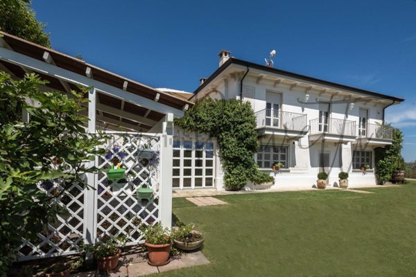 casa indipendente in vendita a Monteu Roero