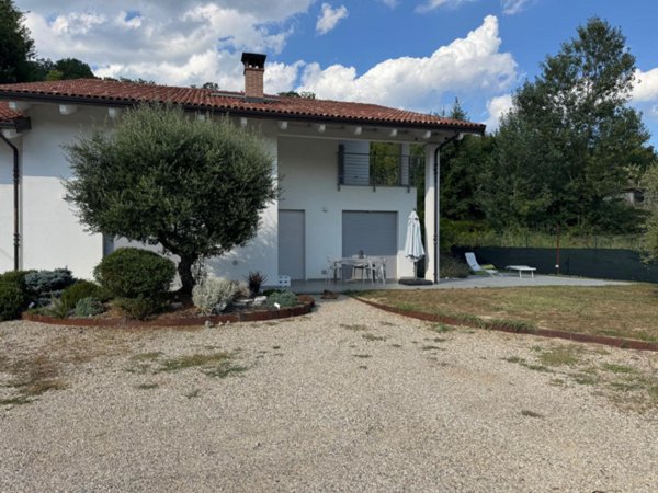 casa indipendente in vendita a Monticello d'Alba