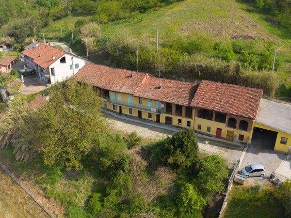 casale in vendita a Monticello d'Alba