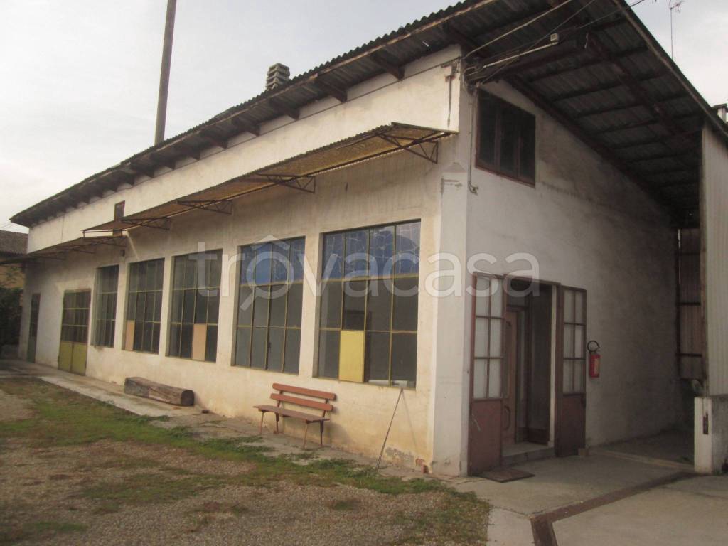 locale commerciale in vendita a Moretta