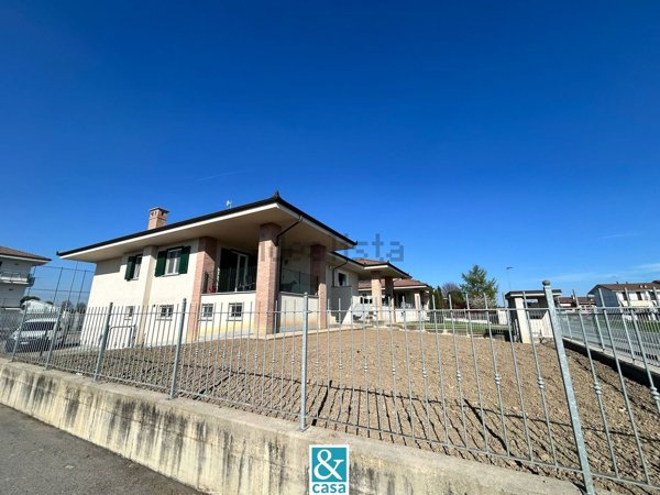 casa indipendente in vendita a Moretta