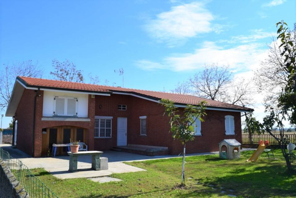 casa indipendente in vendita a Moretta