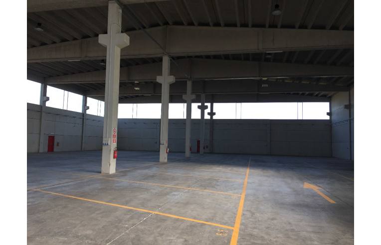 locale commerciale in vendita a Morozzo