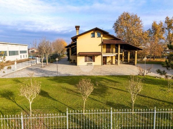 casa indipendente in vendita a Narzole