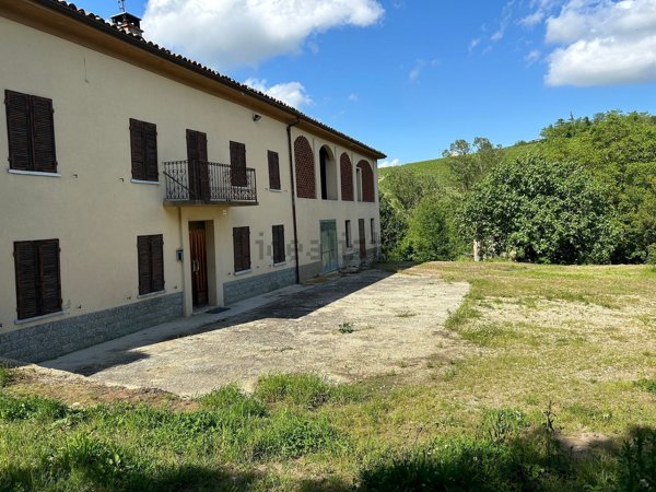 casale in vendita a Neive
