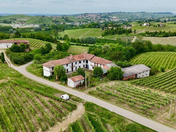 casa indipendente in vendita a Neive