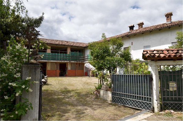 casale in vendita a Neive