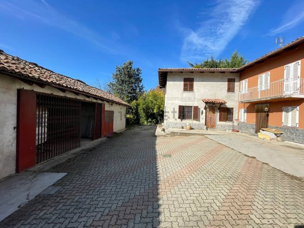 casale in vendita a Neive