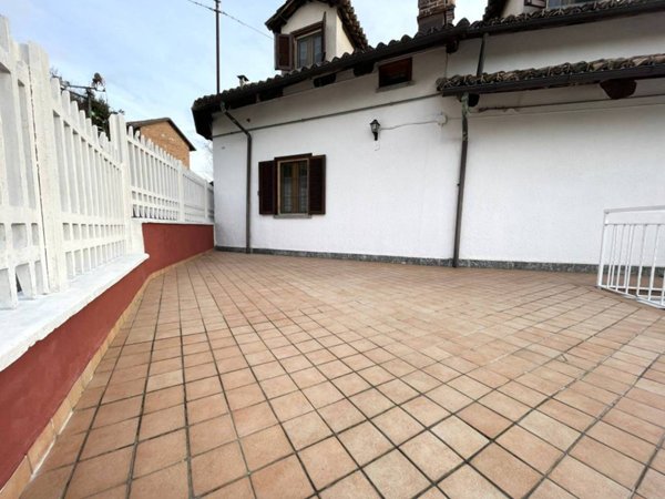 casa indipendente in vendita a Neive