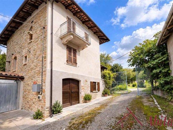 casa indipendente in vendita a Neive