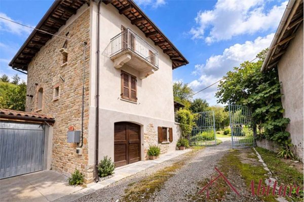 casa indipendente in vendita a Neive