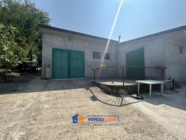 locale commerciale in vendita a Neviglie