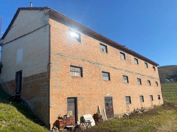 locale di sgombero in vendita a Neviglie