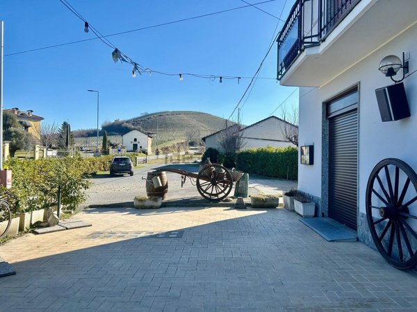 esavano in vendita a Neviglie