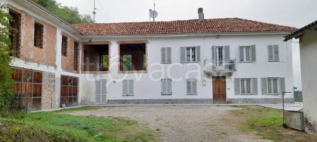 casale in vendita a Neviglie