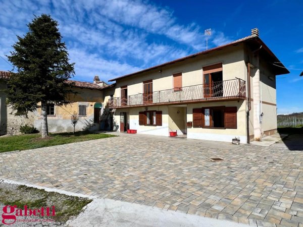 casa indipendente in vendita a Novello