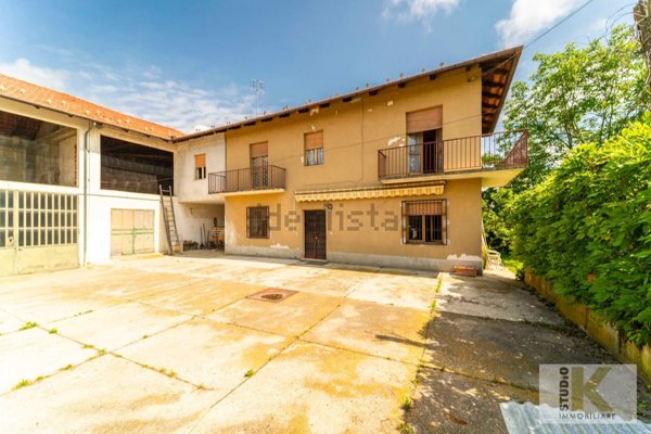 esavano in vendita a Novello