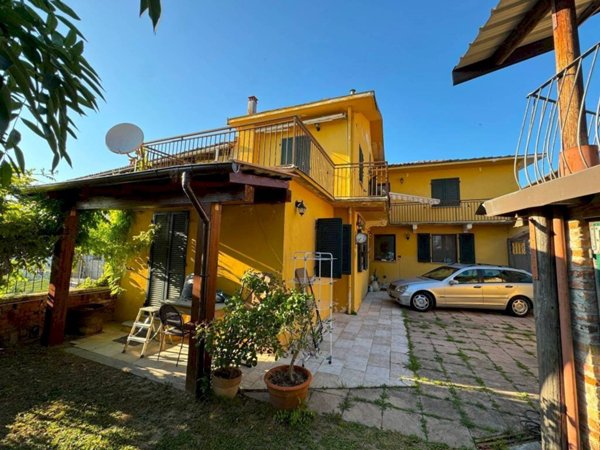 casa indipendente in vendita a Novello