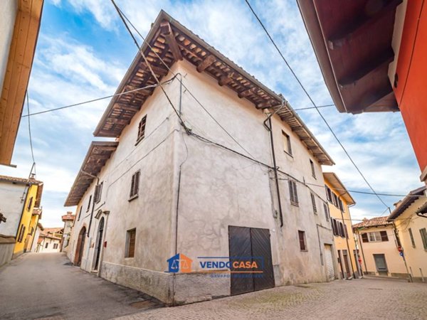 casa indipendente in vendita a Novello