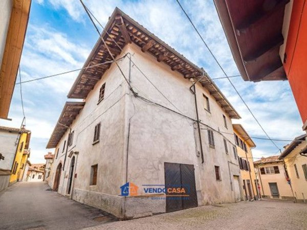 casa indipendente in vendita a Novello