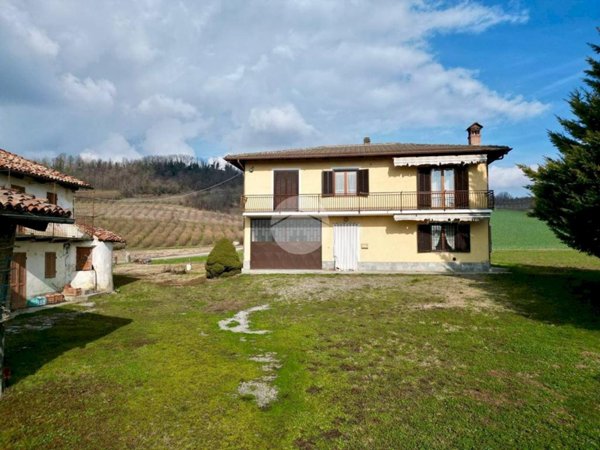 casa indipendente in vendita a Novello