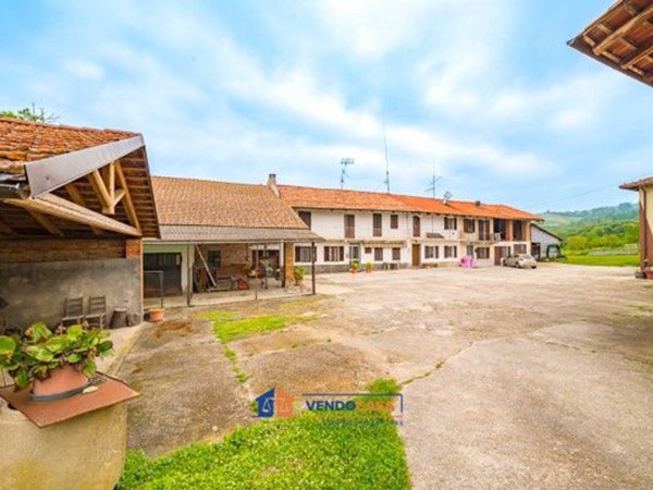 casa indipendente in vendita a Novello