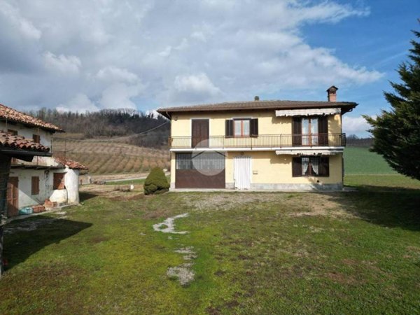 casa indipendente in vendita a Novello