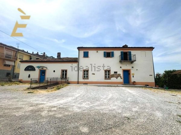 esavano in vendita a Novello