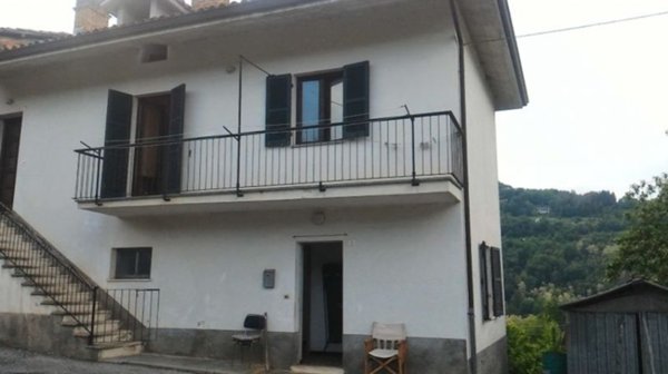 casa indipendente in vendita a Nucetto