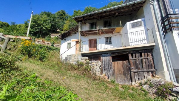 casale in vendita ad Oncino