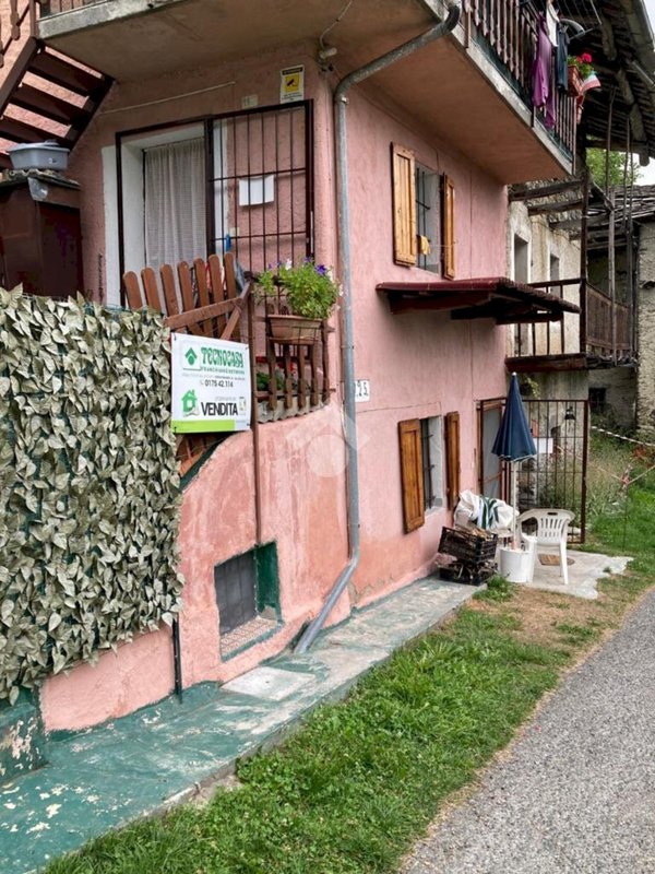 casa indipendente in vendita ad Oncino