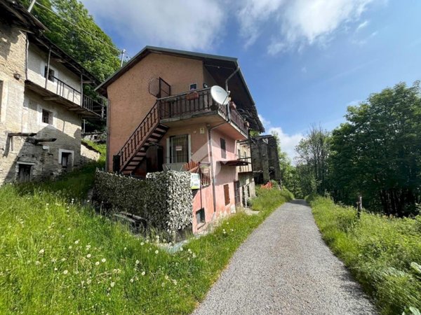 casa indipendente in vendita ad Oncino