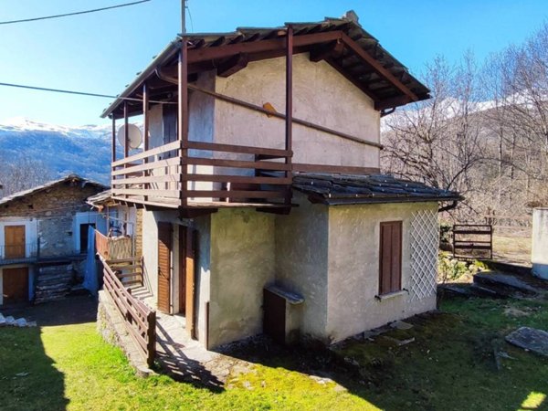 casa indipendente in vendita ad Oncino