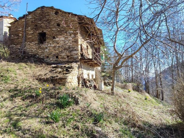 casa indipendente in vendita ad Oncino