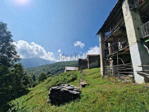 casa indipendente in vendita ad Oncino