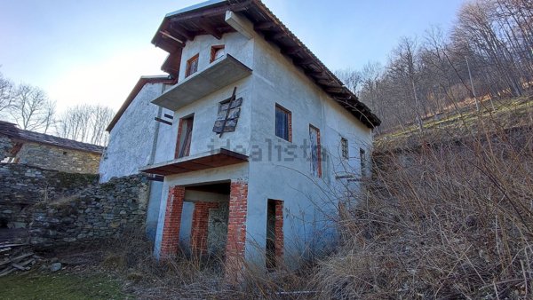 casale in vendita ad Oncino