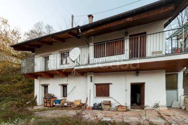 casa indipendente in vendita ad Oncino